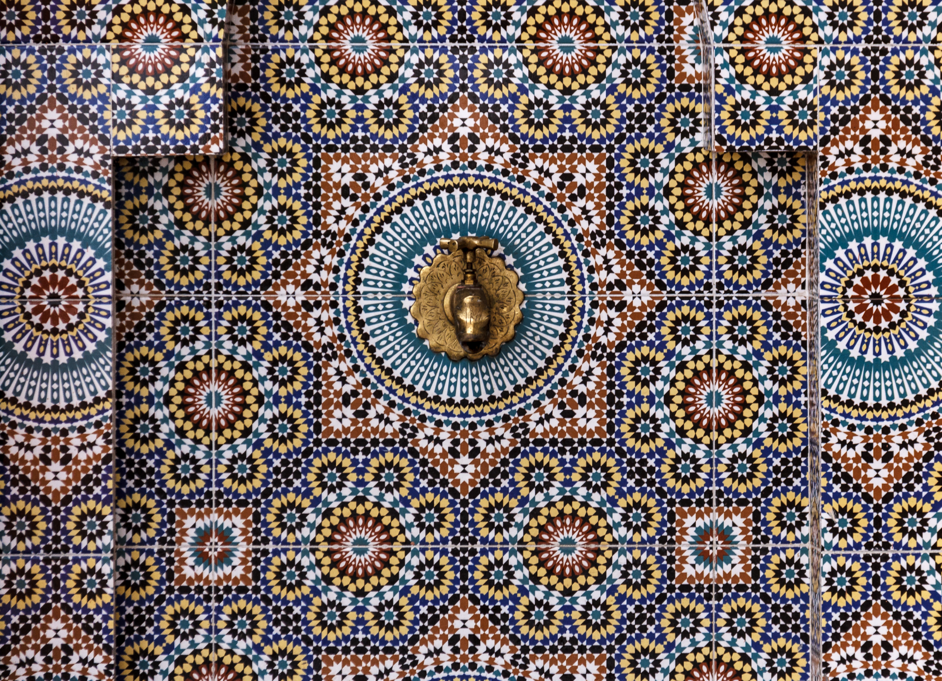 vue-aerienne-travail-carrelage-exquis-au-maroc (1) (2)